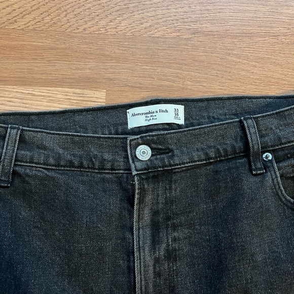 Abercrombie & Fitch “The Mom” High Rise Jeans - Picture 4 of 4